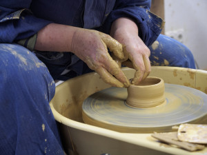 make ceramic pots on the wheel 2