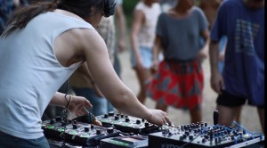 Reconnection. Körper und Emotionen im politischen Handeln.